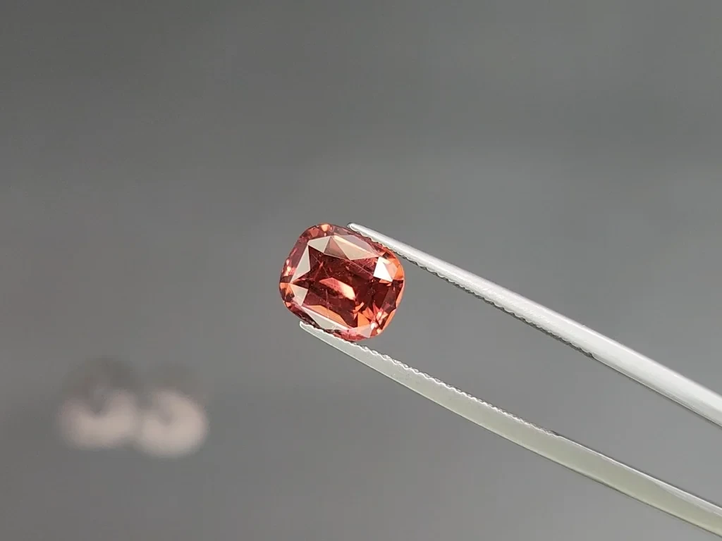Garnet Malaya cushion cut 3.42 carats, Tanzania  Image №3