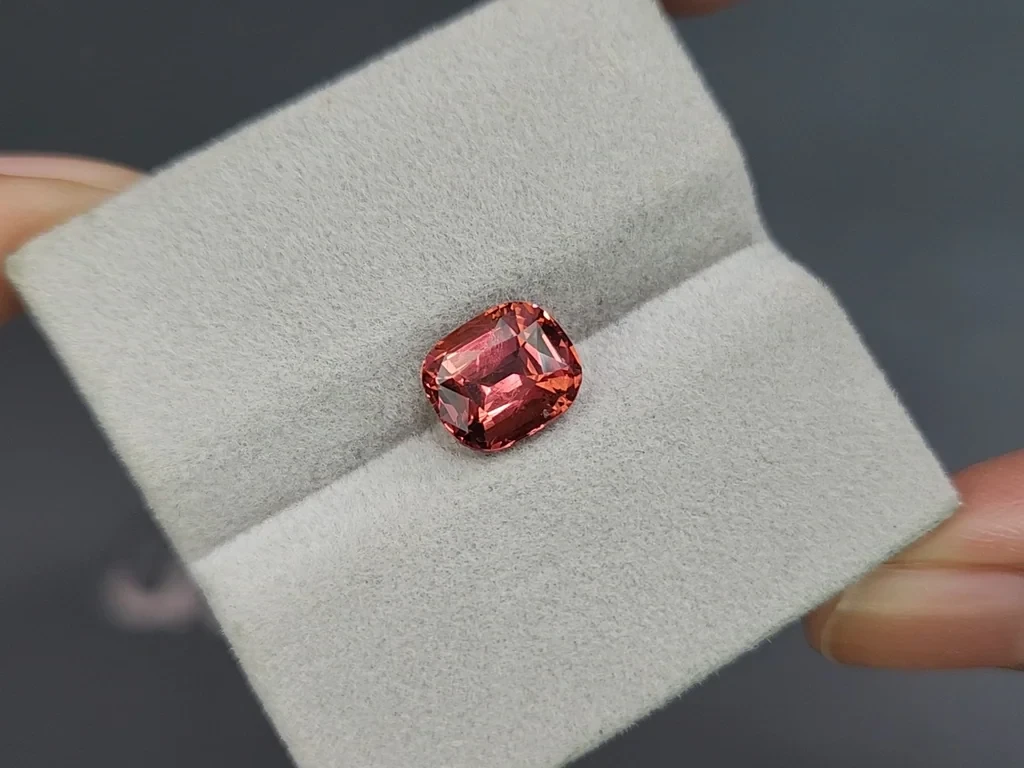 Garnet Malaya cushion cut 3.42 carats, Tanzania  Image №4
