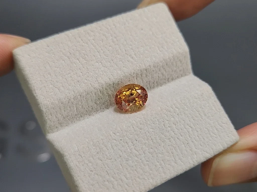 Saphir orange non chauffé, taille ovale 2,51 carats, Sri Lanka Image №4