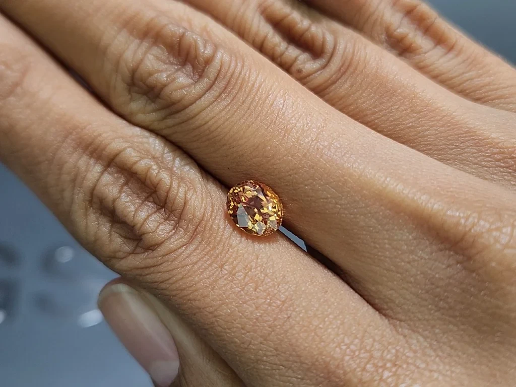 Saphir orange non chauffé, taille ovale 2,51 carats, Sri Lanka Image №2
