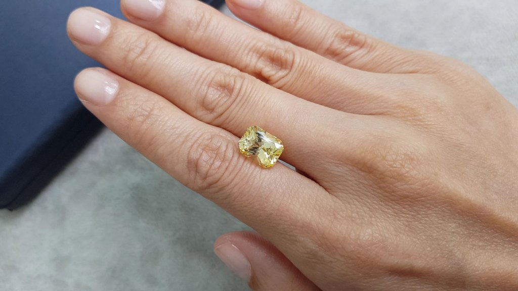 Golden color sapphire in radiant cut 5.06 ct, Sri Lanka Image №4