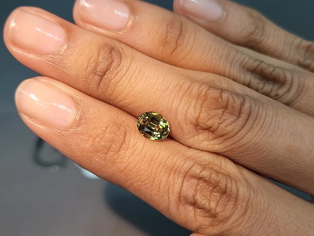 Alexandrit Farbwechsel ovalschliff 1,55 carats, Sri Lanka Image №3