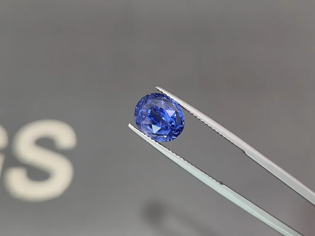 Zafiro azul aciano de talla ovalada sin calentar de 6,61 carats, de Sri Lanka Image №3