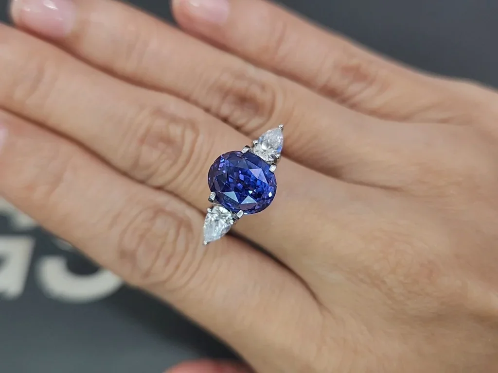 Zafiro azul aciano de talla ovalada sin calentar de 6,61 carats, de Sri Lanka Image №5
