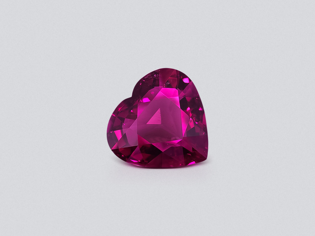 Tourmaline rubellite de grande taille en forme de cœur, pesant 37,85 carats, Afrique Image №1
