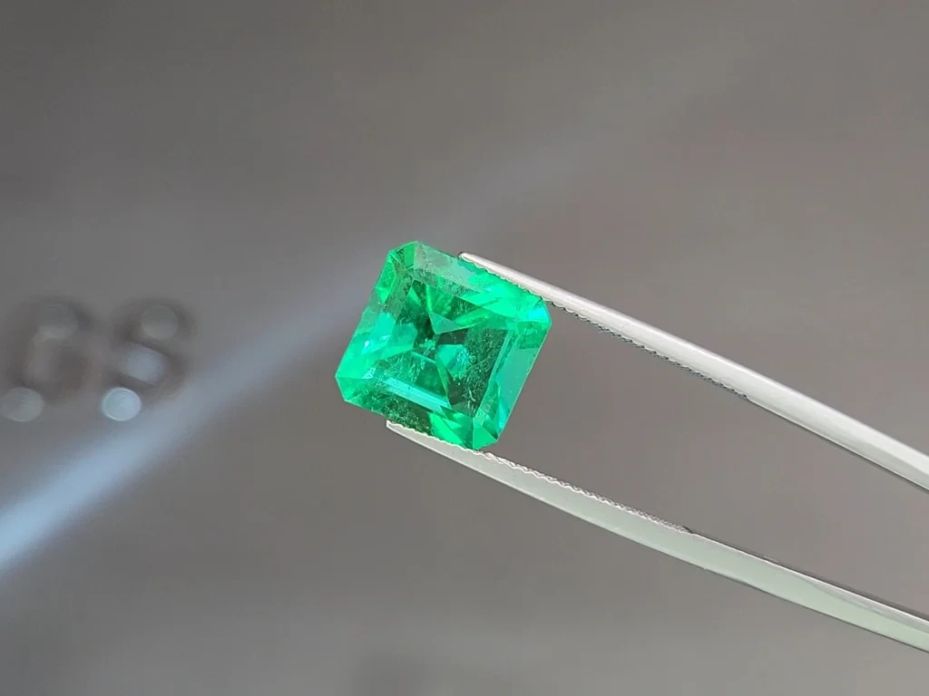 Emerald octagon cut 5.68 carats, Colombia Image №3
