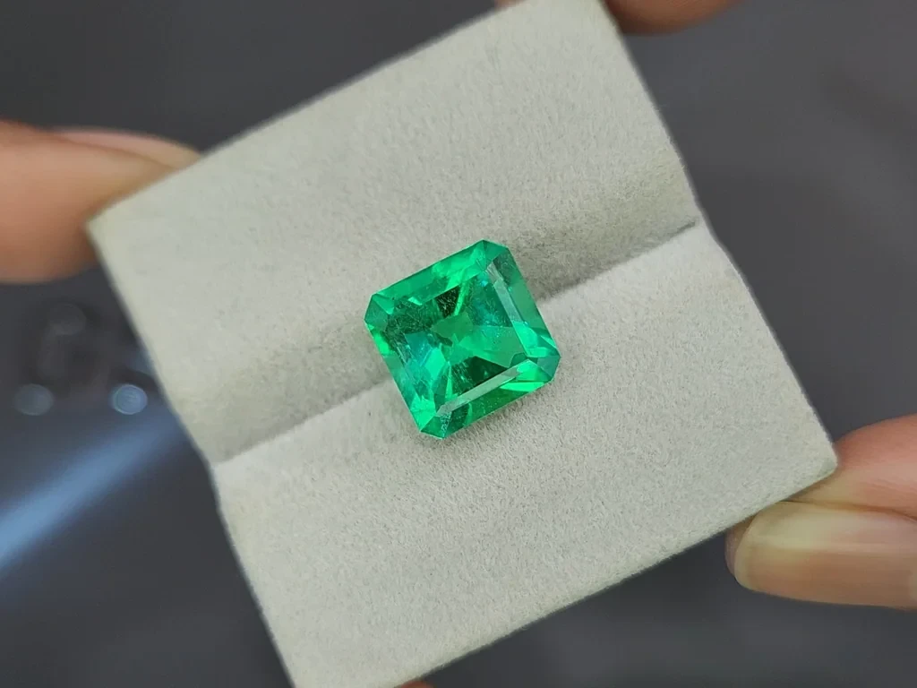 Emerald octagon cut 5.68 carats, Colombia Image №4