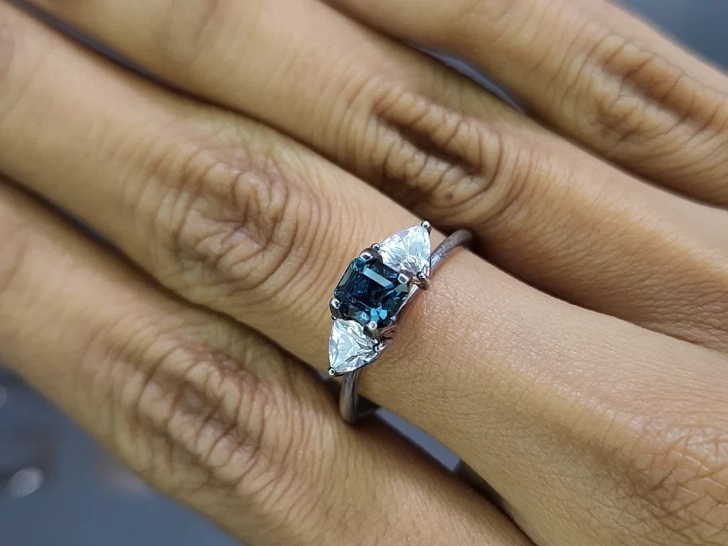 Unheated Teal sapphire octagon cut 1.06 carats, Madagascar Image №5