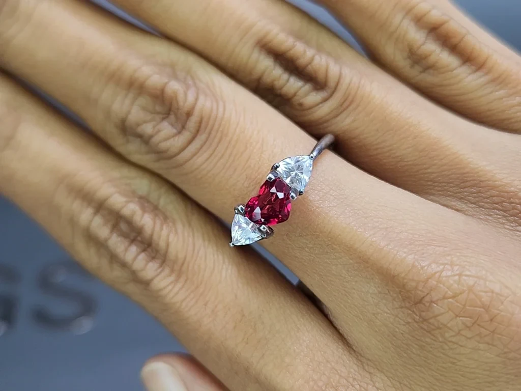 Rubis «Pigeon Blood» taille cœur 1,02 carat, Mozambique Image №5