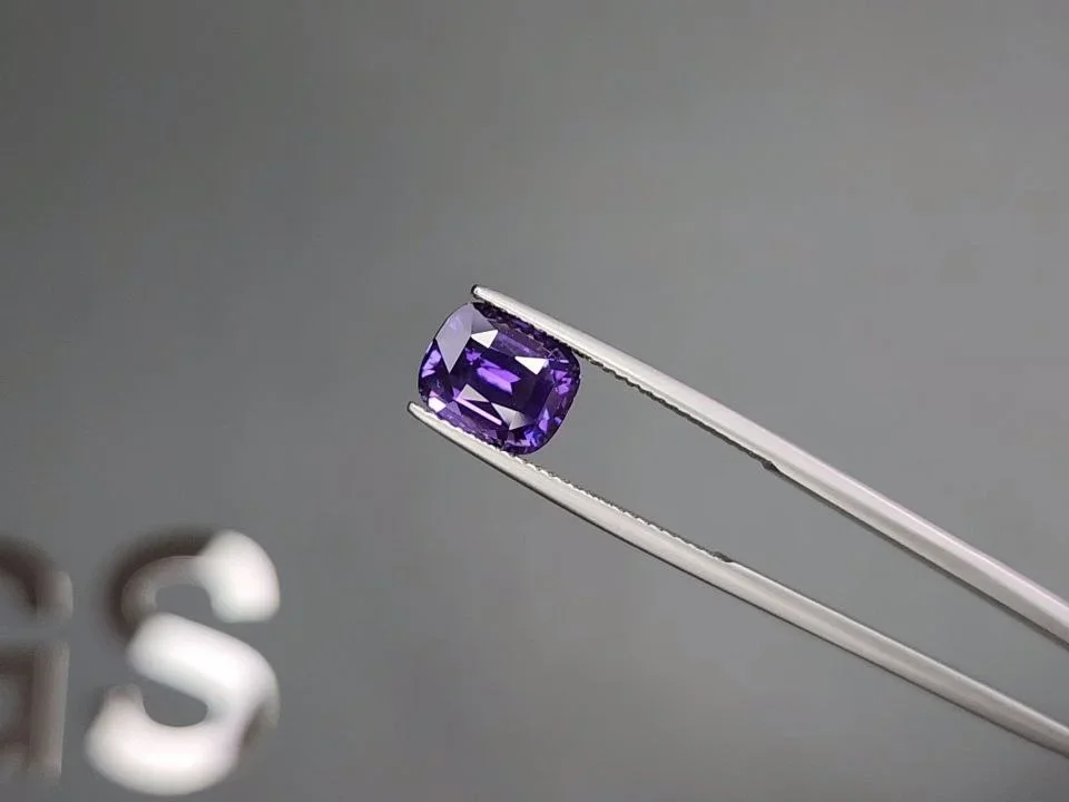 Zafiro azul violeta sin calefacción con talla cojín de 4,10 quilates, Sri Lanka Image №3
