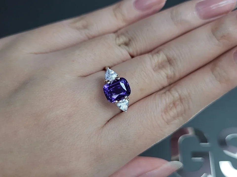 Zafiro azul violeta sin calefacción con talla cojín de 4,10 quilates, Sri Lanka Image №5