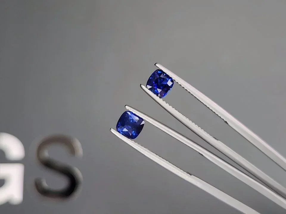 Paar königsblaue saphire im kissenschliff 1,71 karat, Sri Lanka Image №3