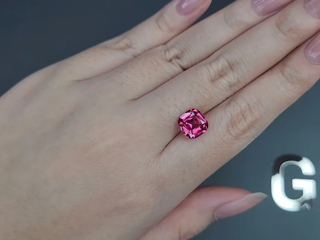 Spinel Mahenge Vivid pink cushion cut  2.91 carats, Tanzania Image №2