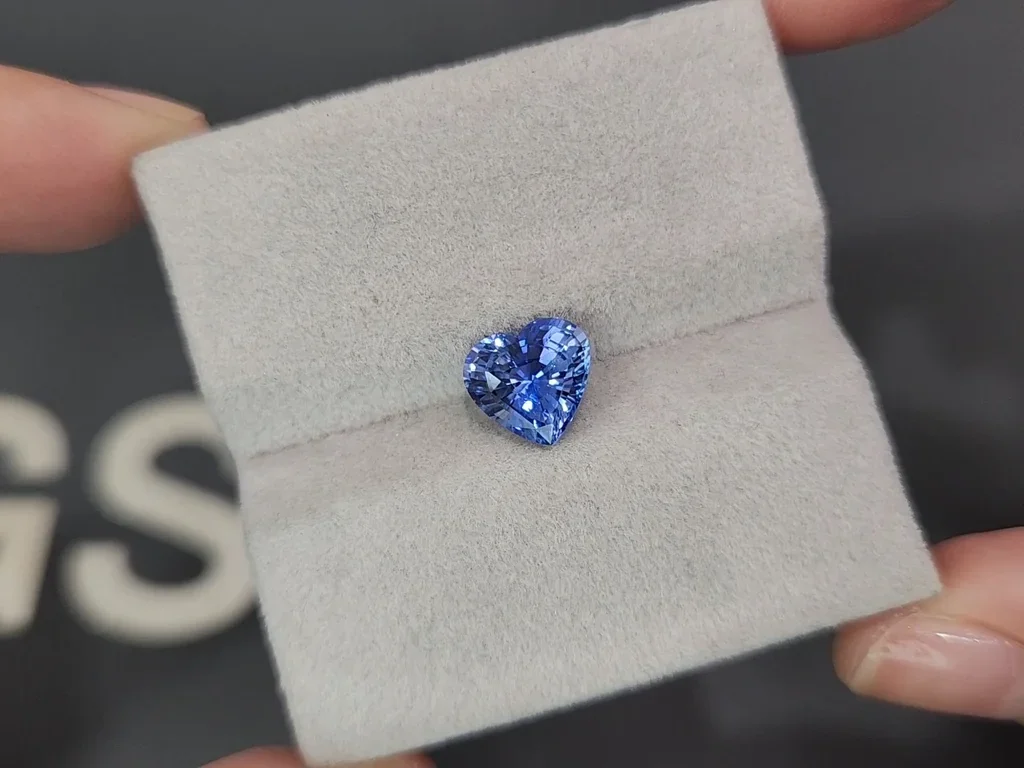 Unbeheizter blauer saphir im herzschliff 2,11 carats, Sri Lanka Image №4