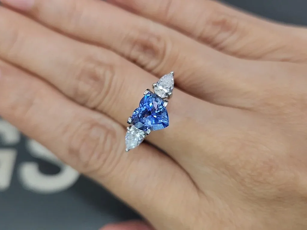 Unbeheizter blauer saphir im herzschliff 2,11 carats, Sri Lanka Image №5