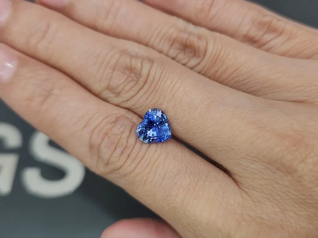 Unbeheizter blauer saphir im herzschliff 2,11 carats, Sri Lanka Image №2