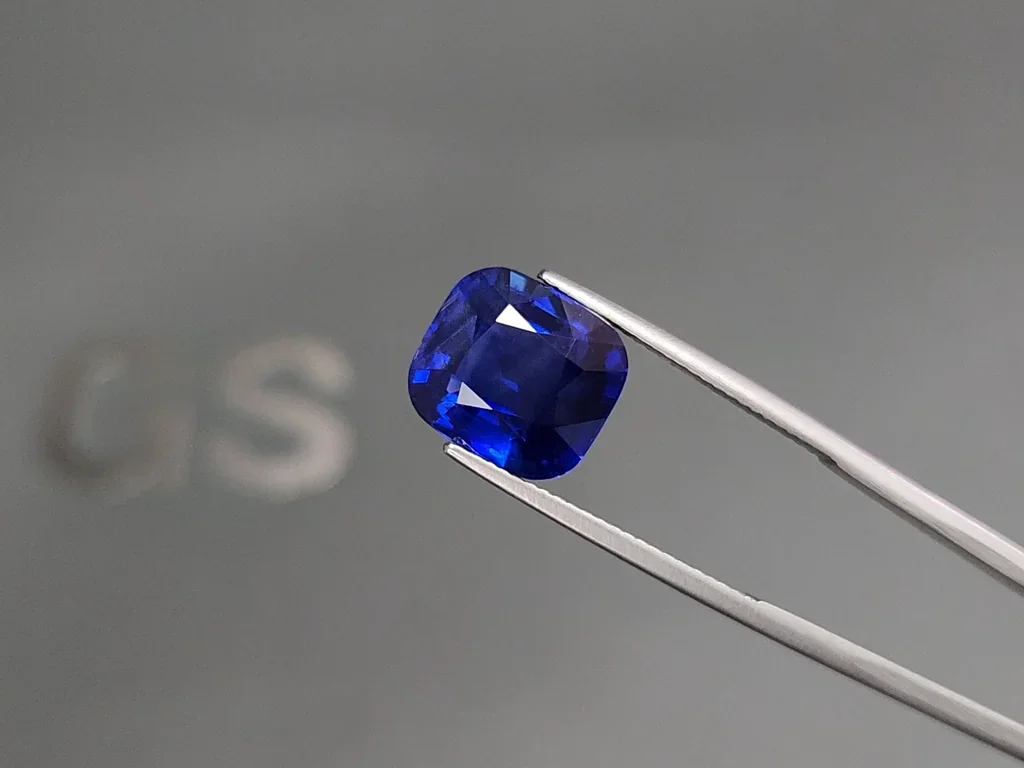 Saphir bleu royal taille coussin non chauffé 8,00 carats, Birmanie Image №3
