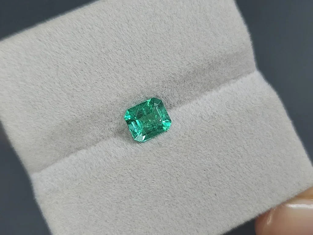 Smaragd im achteckschliff 0,89 carats, Kolumbien Image №4