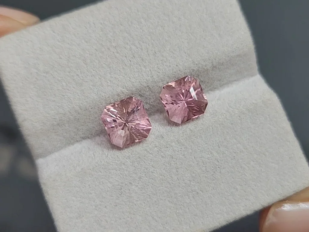 Par de turmalinas rosas de corte radiante de 3,68 ct, África Image №4