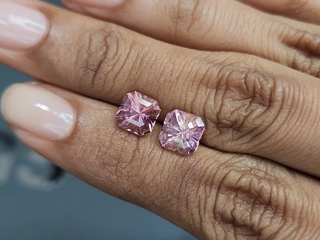 Par de turmalinas rosas de corte radiante de 3,68 ct, África Image №2