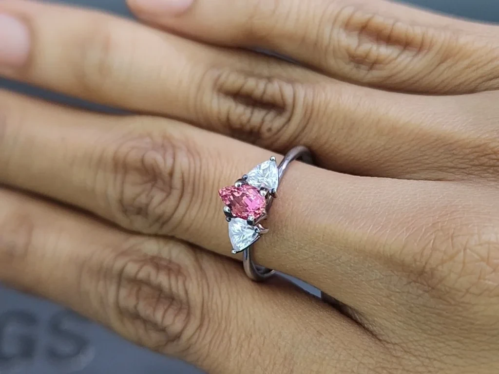 Unbehandelter Padparadscha-saphir birnenförmig geschliffener,18 karat, Sri Lanka  Image №5