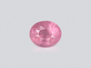 Spinelle de Mahenge présentant un effet soie rutile taille ovale 2,50 carats, Tanzanie