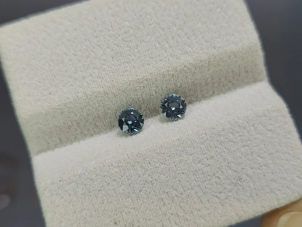 Une paire non chauffés de saphirs vert-bleu de taille ronde 0,89 carat, Madagascar Image №4
