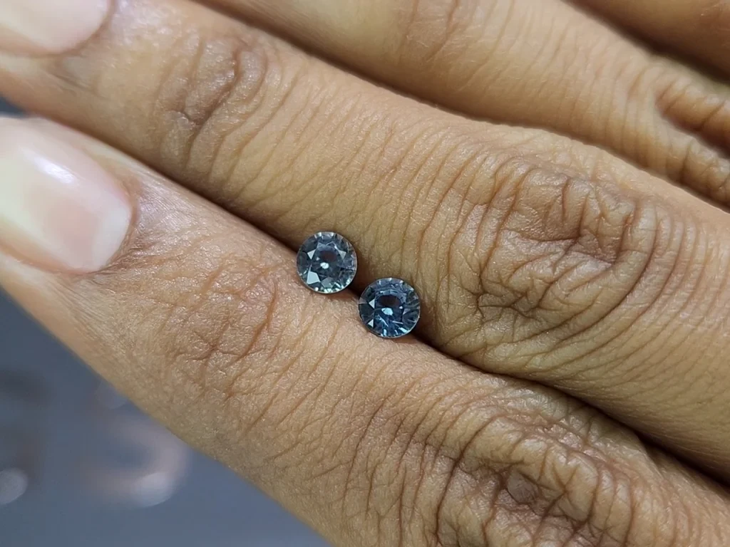 Une paire non chauffés de saphirs vert-bleu de taille ronde 0,89 carat, Madagascar Image №2