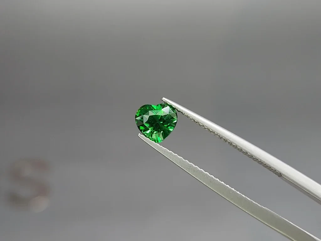 Tsavorite garnet heart shape 1.15 carats, Africa Image №3
