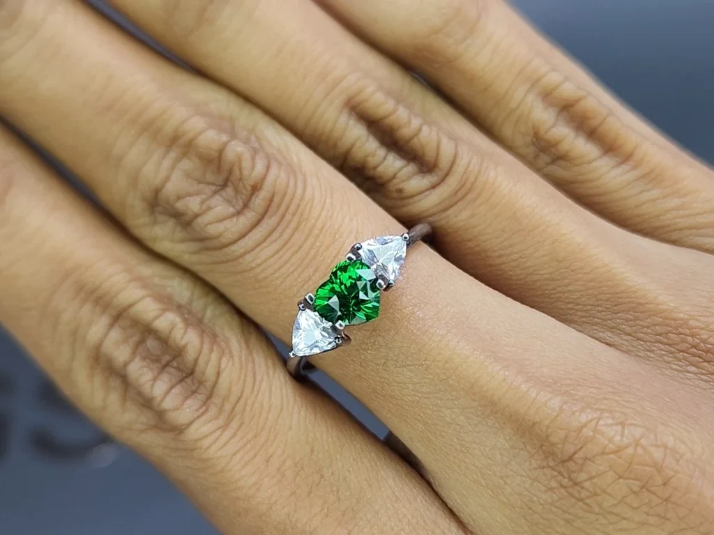 Tsavorite garnet heart shape 1.15 carats, Africa Image №5