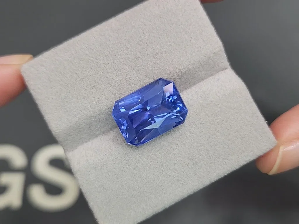 Saphir bleu Bleuet non chauffé 13,60 carats taille radiant  Image №4