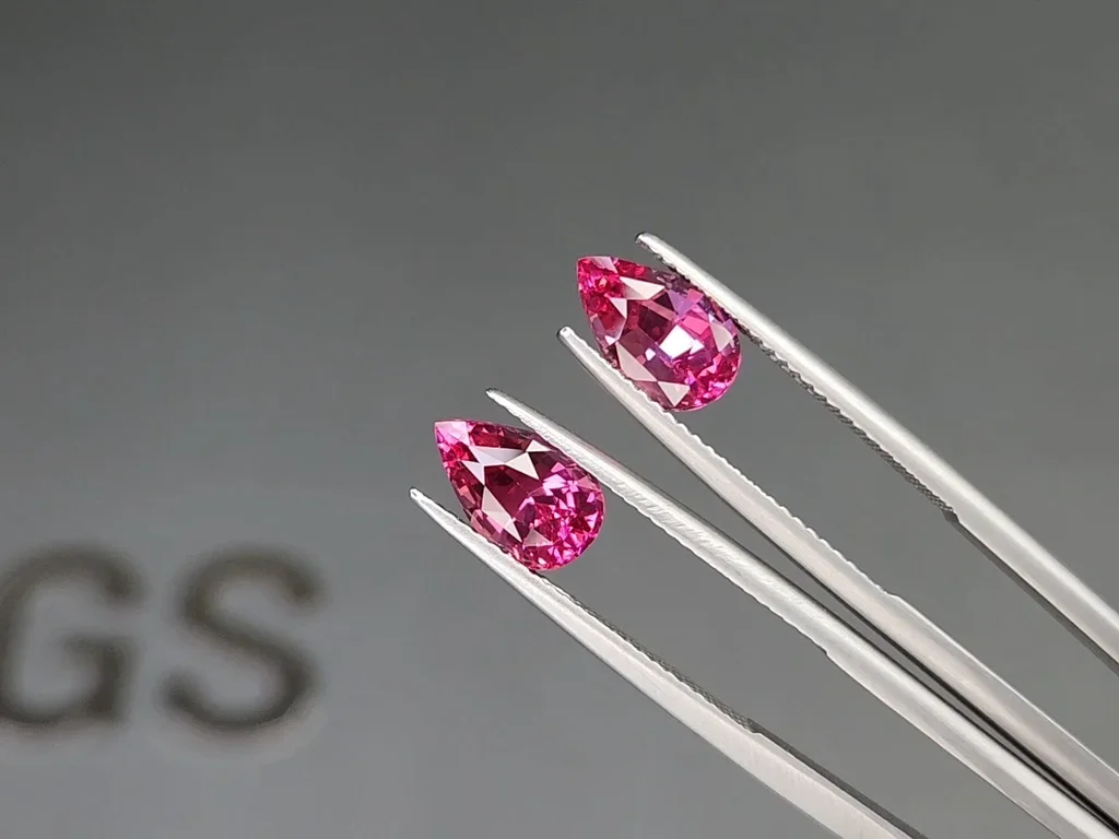 Pair of vivid pink Mahenge spinels in pear cut 4.23 carats, Tanzania Image №3