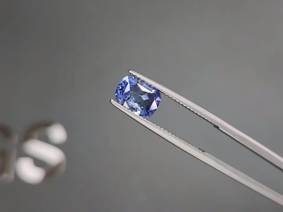 Unheated blue sapphire in cushion cut 2.21 carats, Sri Lanka Image №3
