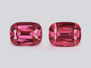 Paire de spinelles taille coussin Mahenge Vibrant Rose-Rouge 10,46 carats, Tanzanie 
