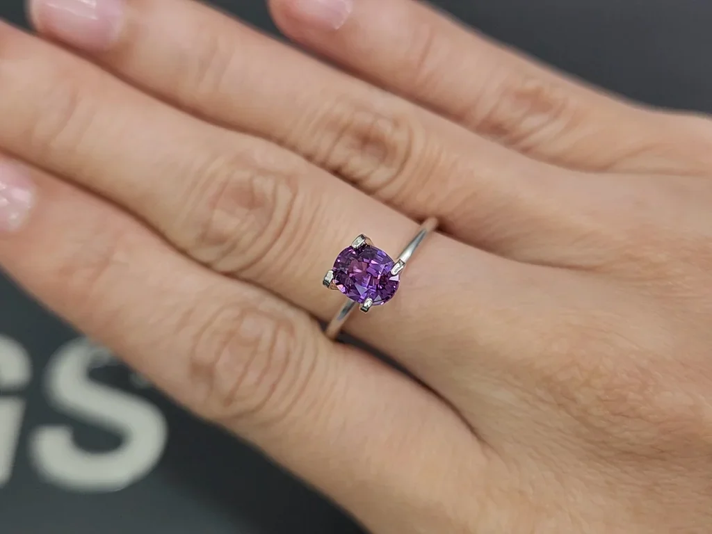 Unheated purple sapphire oval cut 1.21 carats, Sri Lanka Image №5