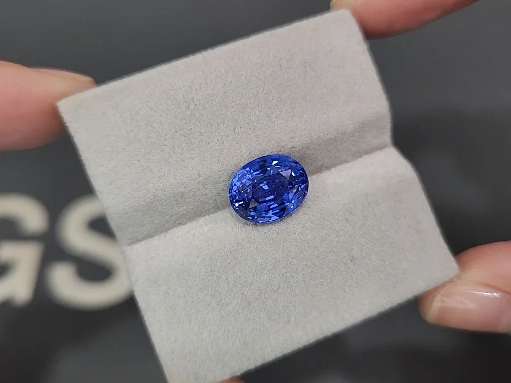 Unheated sapphire Cornflower Blue oval cut 5.50 carats, Sri Lanka Image №4