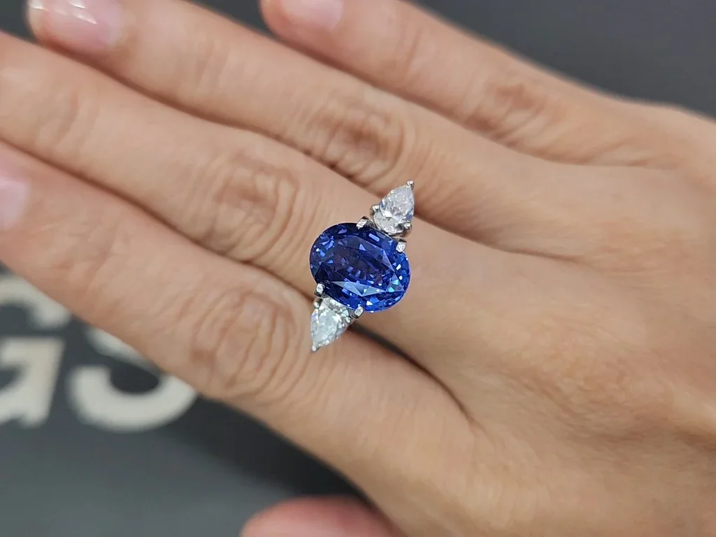 Unheated sapphire Cornflower Blue oval cut 5.50 carats, Sri Lanka Image №5