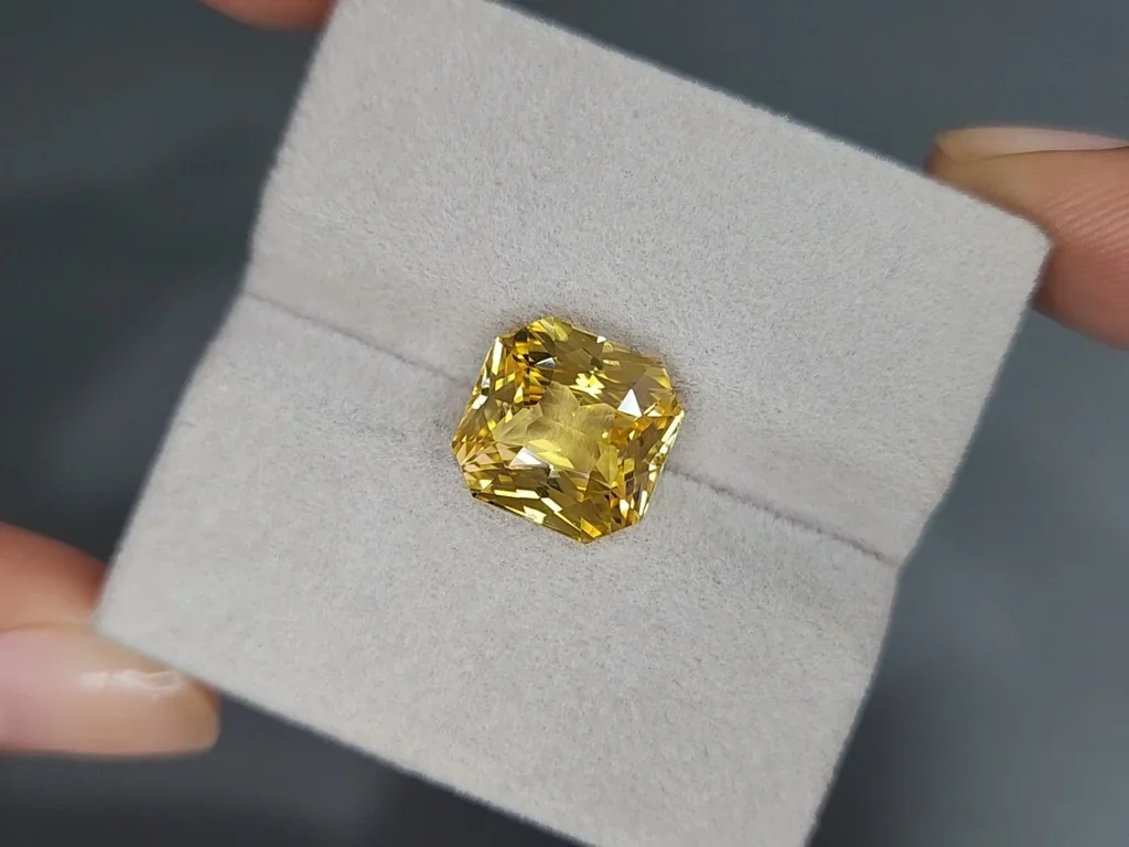 Saphir jaune taille radiant non chauffé 8,04 carats, Sri Lanka Image №4