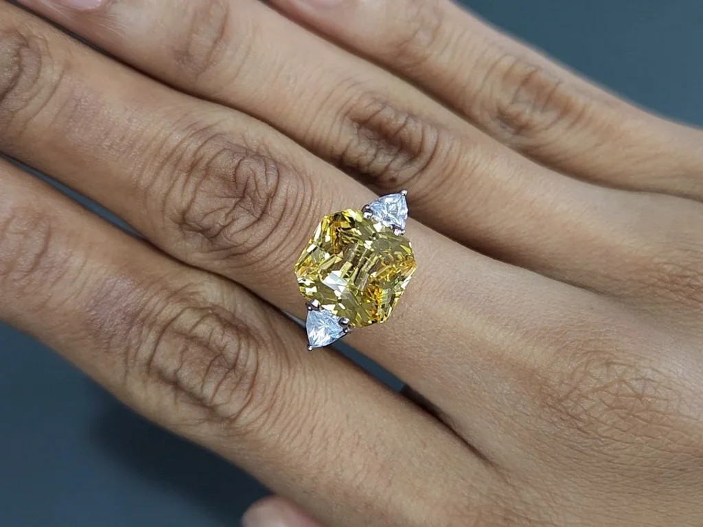 Saphir jaune taille radiant non chauffé 8,04 carats, Sri Lanka Image №5