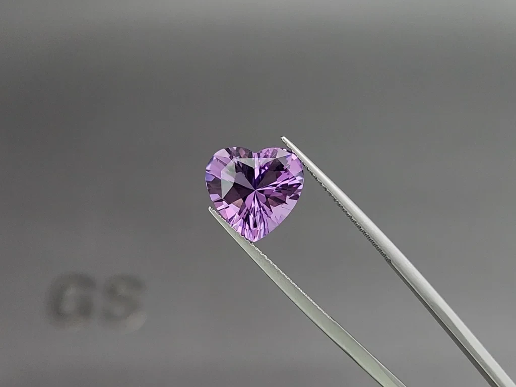 Amethyst im herzschliff präzisionsgeschliffener 4,78 karat, Brasilien Image №3