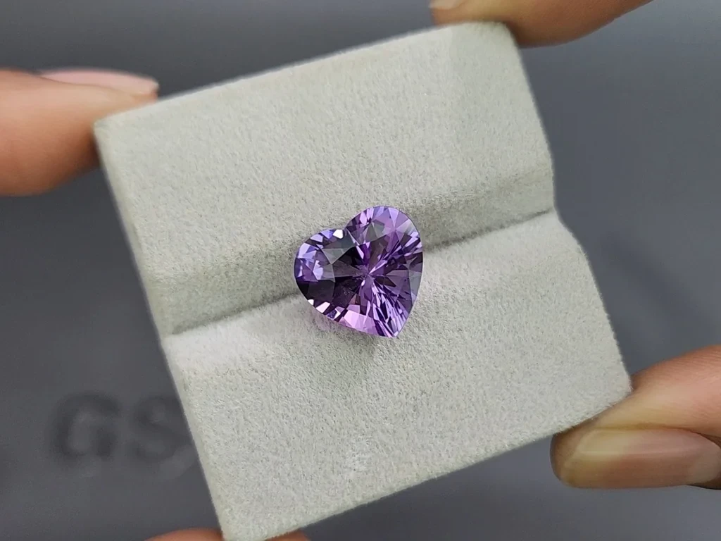 Amethyst im herzschliff präzisionsgeschliffener 4,78 karat, Brasilien Image №4