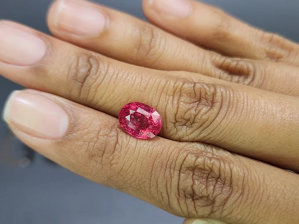 Ein leuchtend rosa Mahenge-spinell im ovalschliff 3,52 karat, Tansania Image №2