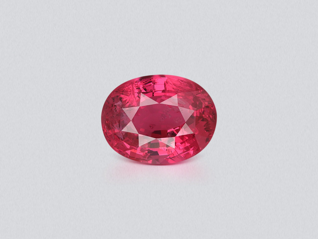 Ein leuchtend rosa Mahenge-spinell im ovalschliff 3,52 karat, Tansania Image №1