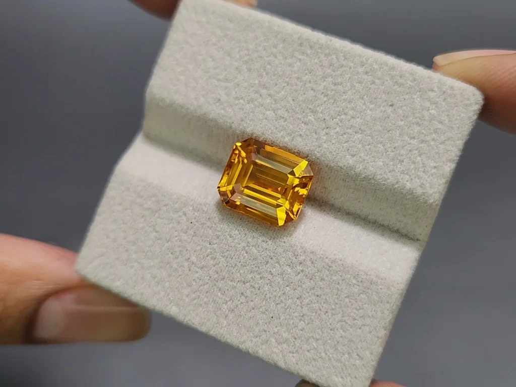 Sapphire orange yellow emerald cut 7.08 carats, Sri Lanka Image №4