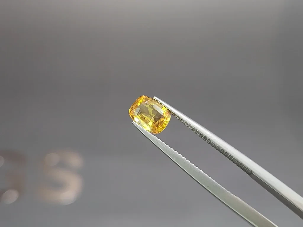 Saphir jaune taille coussin de 1,13 carat, Madagascar Image №3