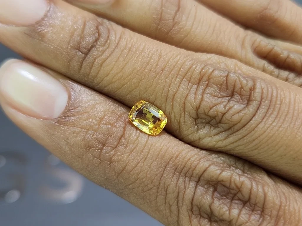 Saphir jaune taille coussin de 1,13 carat, Madagascar Image №2