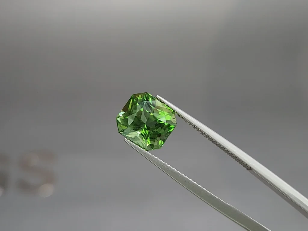 Green tourmaline radiant cut 4.18 carats, from Africa Image №3