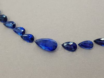 Set of 27 Royal Blue pear cut sapphires, 76.61 ct, GRS photo