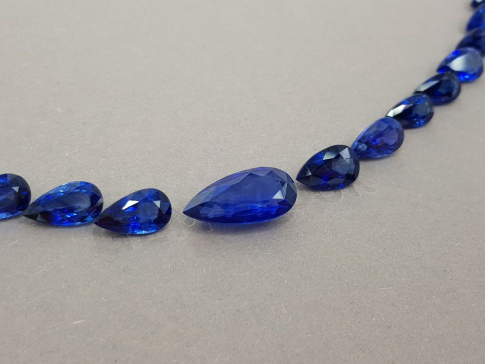 Set of 27 Royal Blue pear cut sapphires, 76.61 ct, GRS Image №2