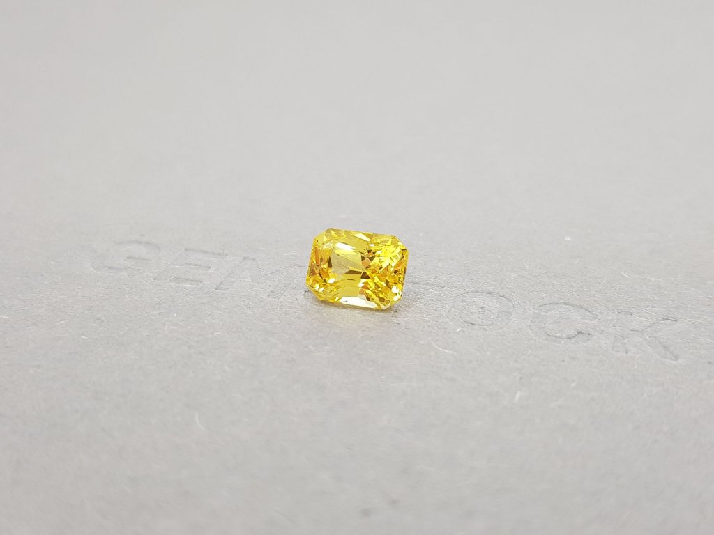 Vivid Yellow radiant cut yellow sapphire 2.55 ct, Sri Lanka Image №3